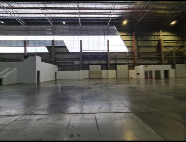 3,951M² WAREHOUSE TO LET IN HALFWAY GARDENS